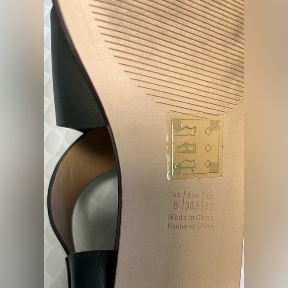 Market And Spruce Women’s Criss-Cross Olive Strappy Sandals 
Size 8 - Picture 6 of 6